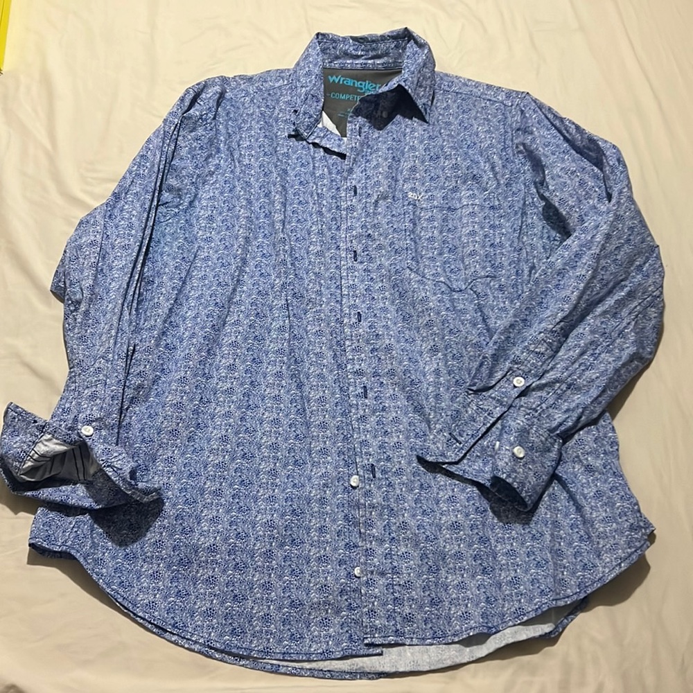 Men’s XL, collared button-down long sleeve